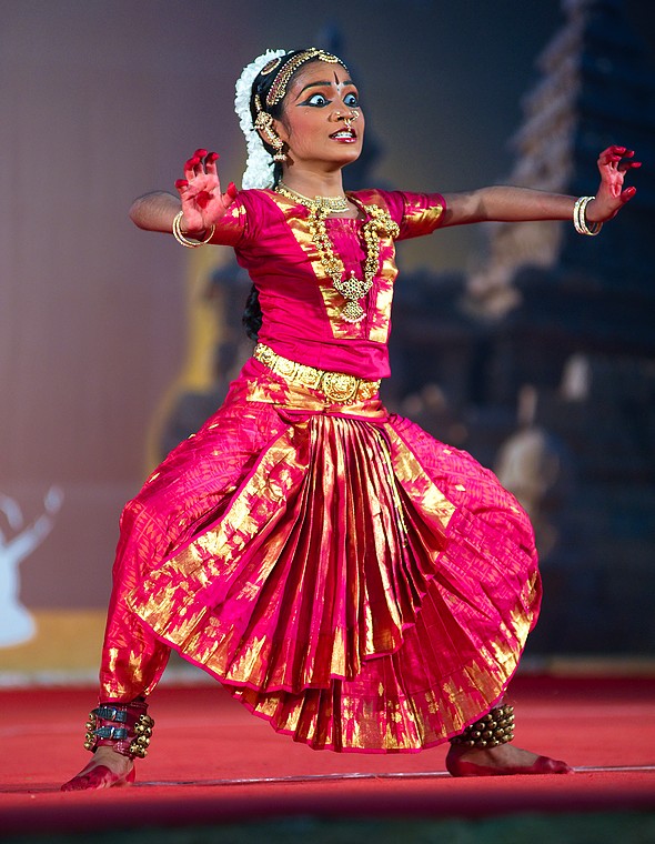 Kumari Nithisha (Mamallapuram Dance Festival 2012 - Bharatanatyam)